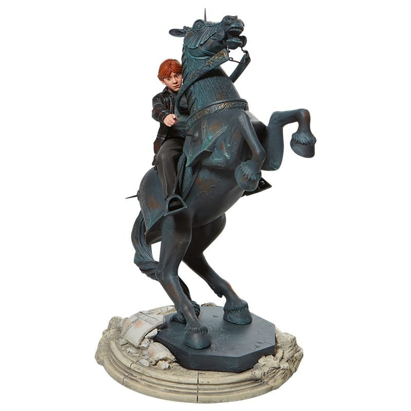 Harry Potter Statue Ron auf dem Schach-Pferd
